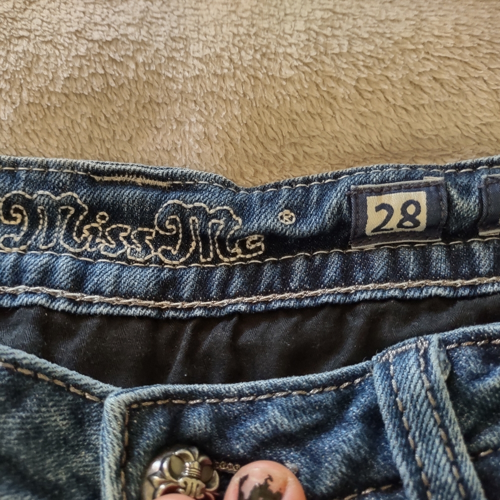 Miss Me! Women's Medium Blue Wash Denim Shorts/Distressed/Size 28 - Picture 5 of 9